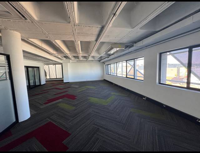 753M² SHOWROOM TO LET IN KRAMERVILLE